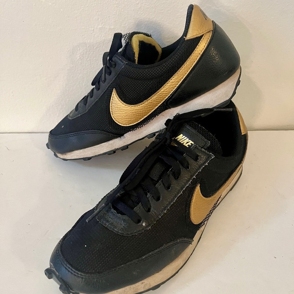 Nike Daybreak Black/Gold Sneakers